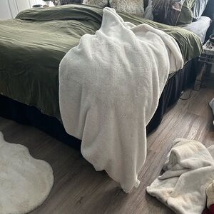 Teo Plush Faux Fur Throw Blankets in  - Cream